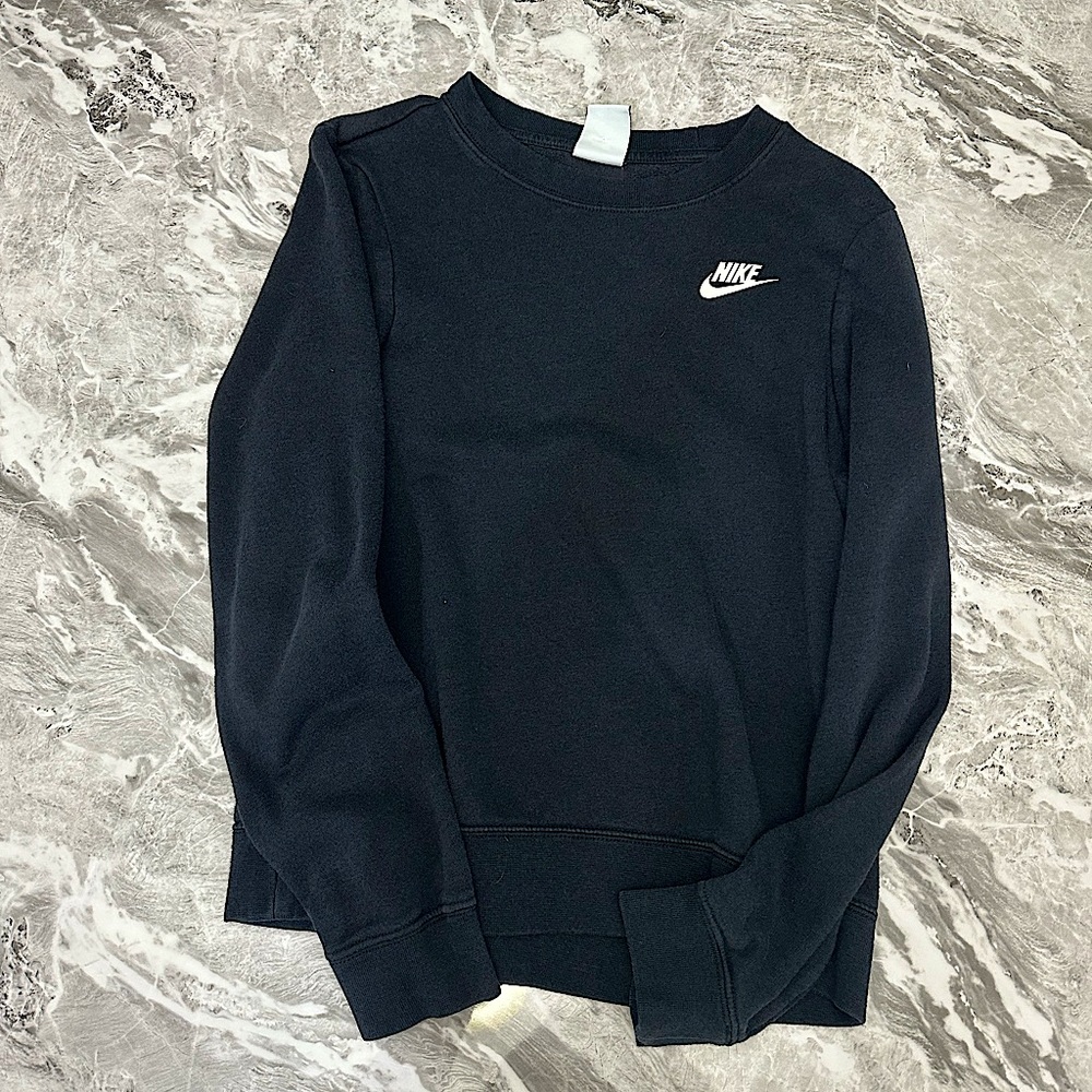 XS Black Nike crewneck, very lightweight and comfortable, only worn a few times.